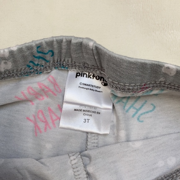 Bundle 2 pinkfong Baby Shark outfits - Picture 6 of 11